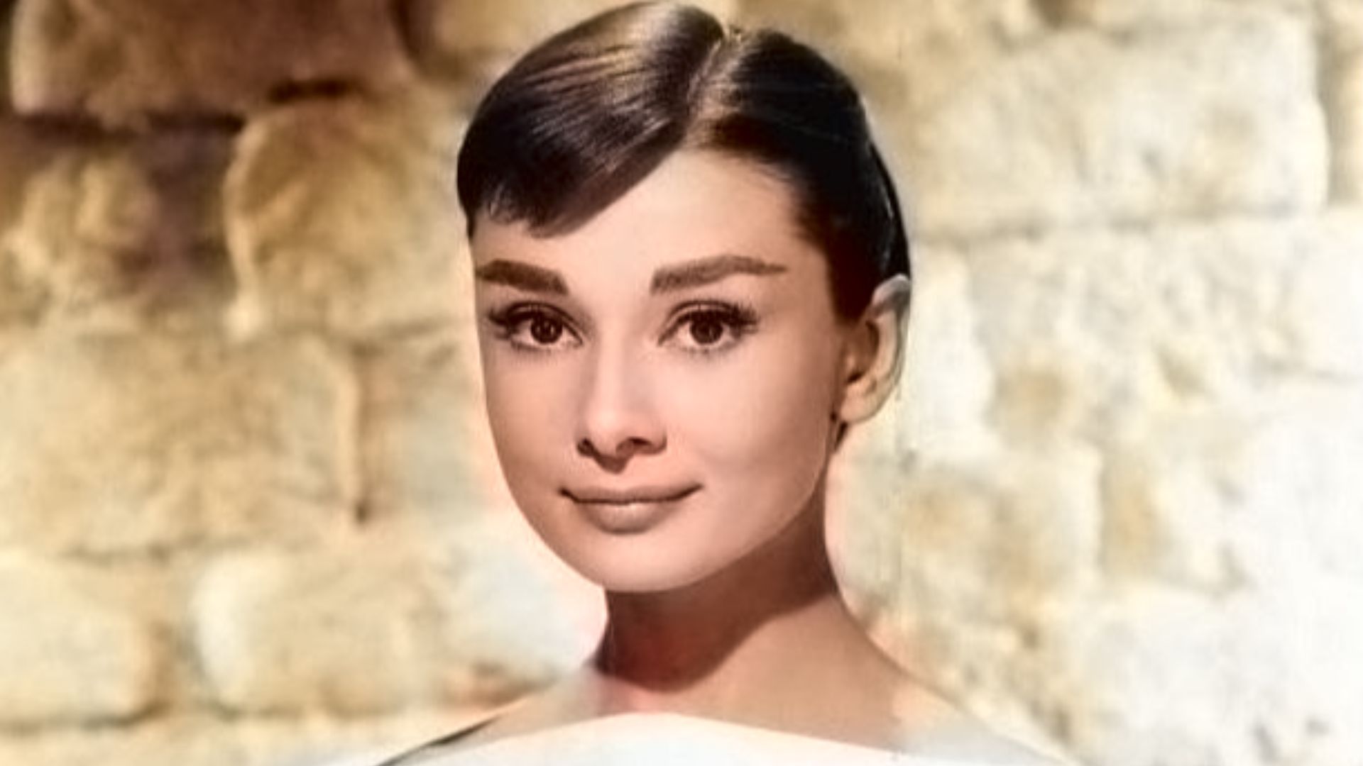 File:Audrey Hepburn 1956 (colorized).png