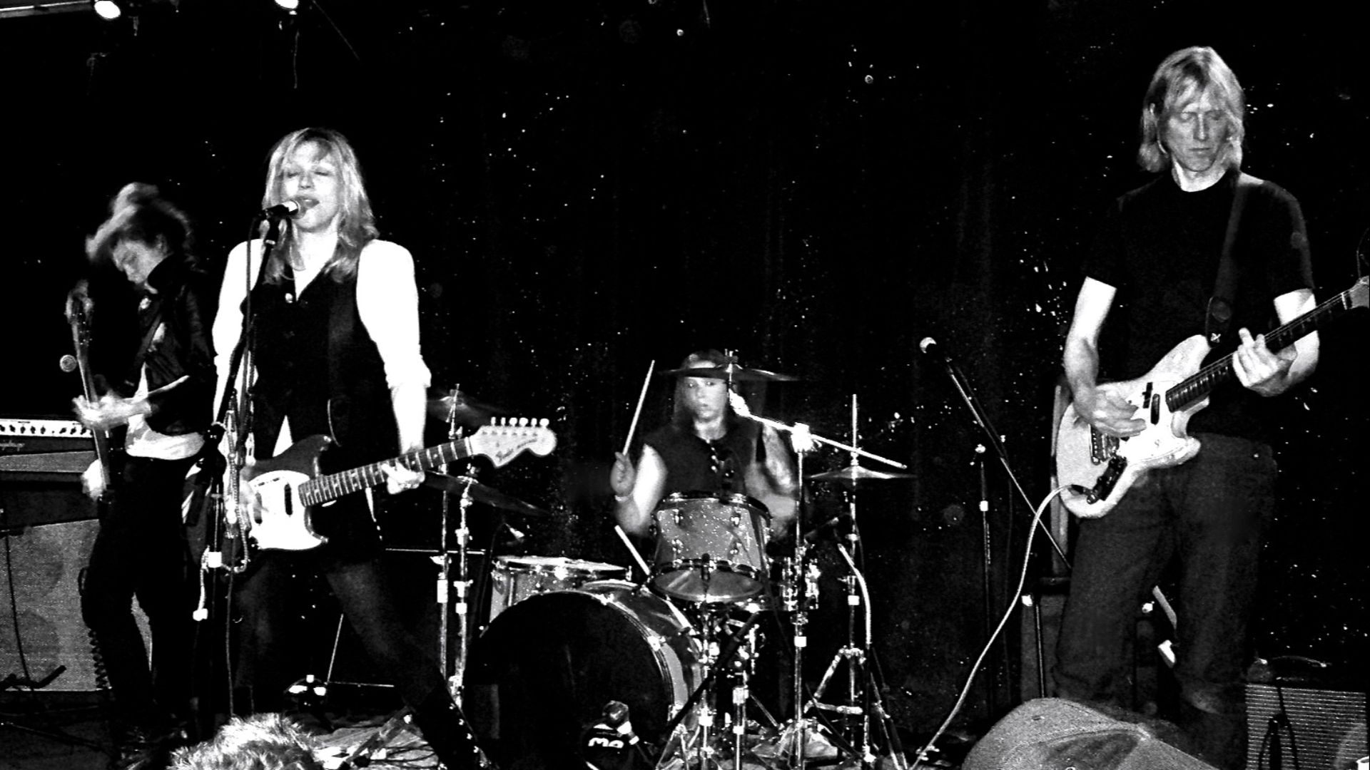 File:Hole Live at Public Assembly NYC April 2013.jpg