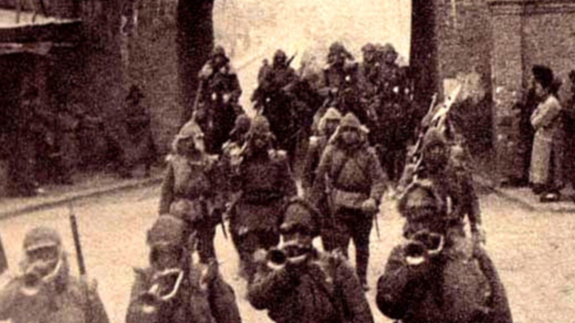 File:Japanese troops entering Tsitsihar.jpg