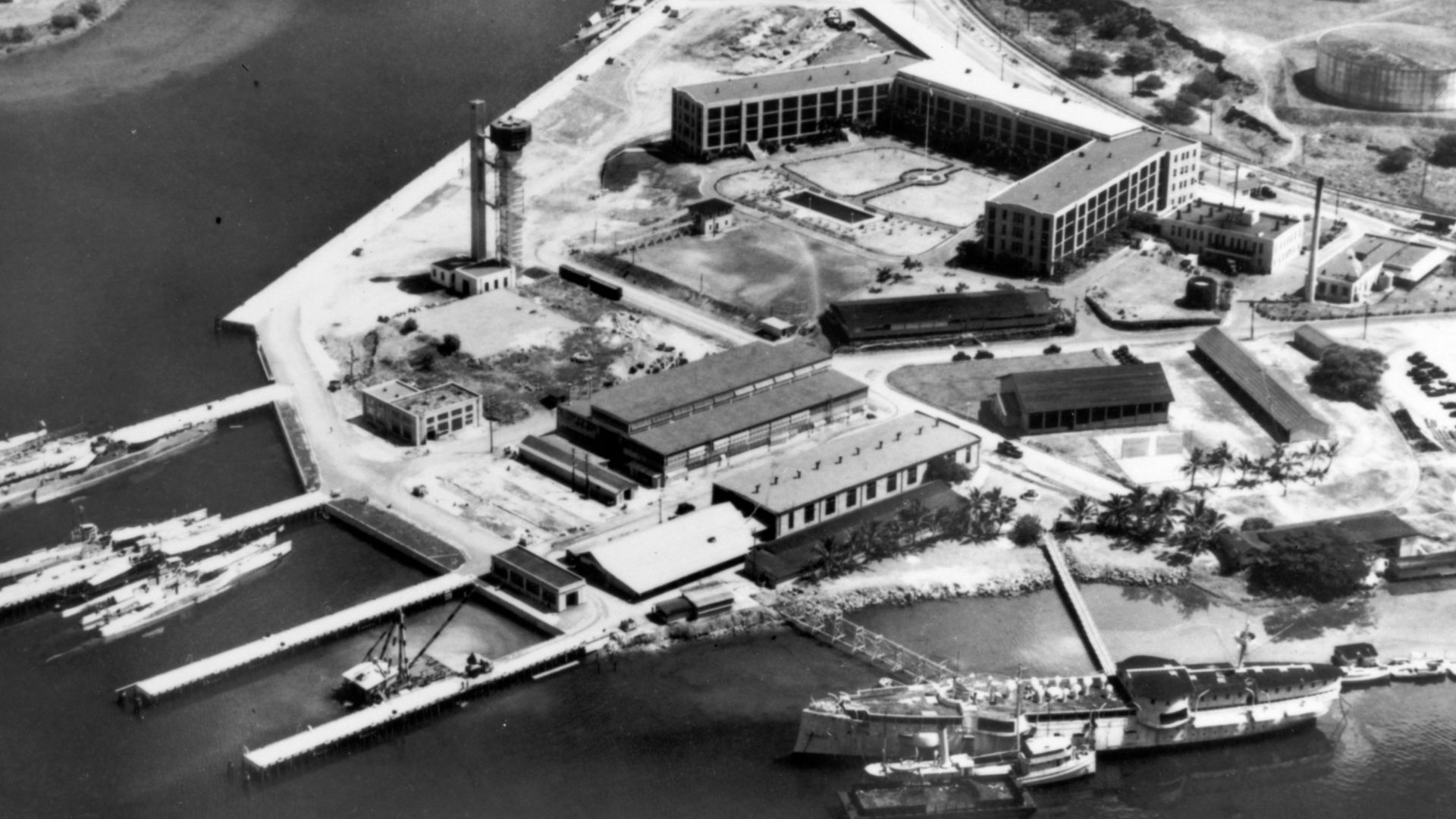 File:Pearl Harbor submarine base in the early 1930s.jpg