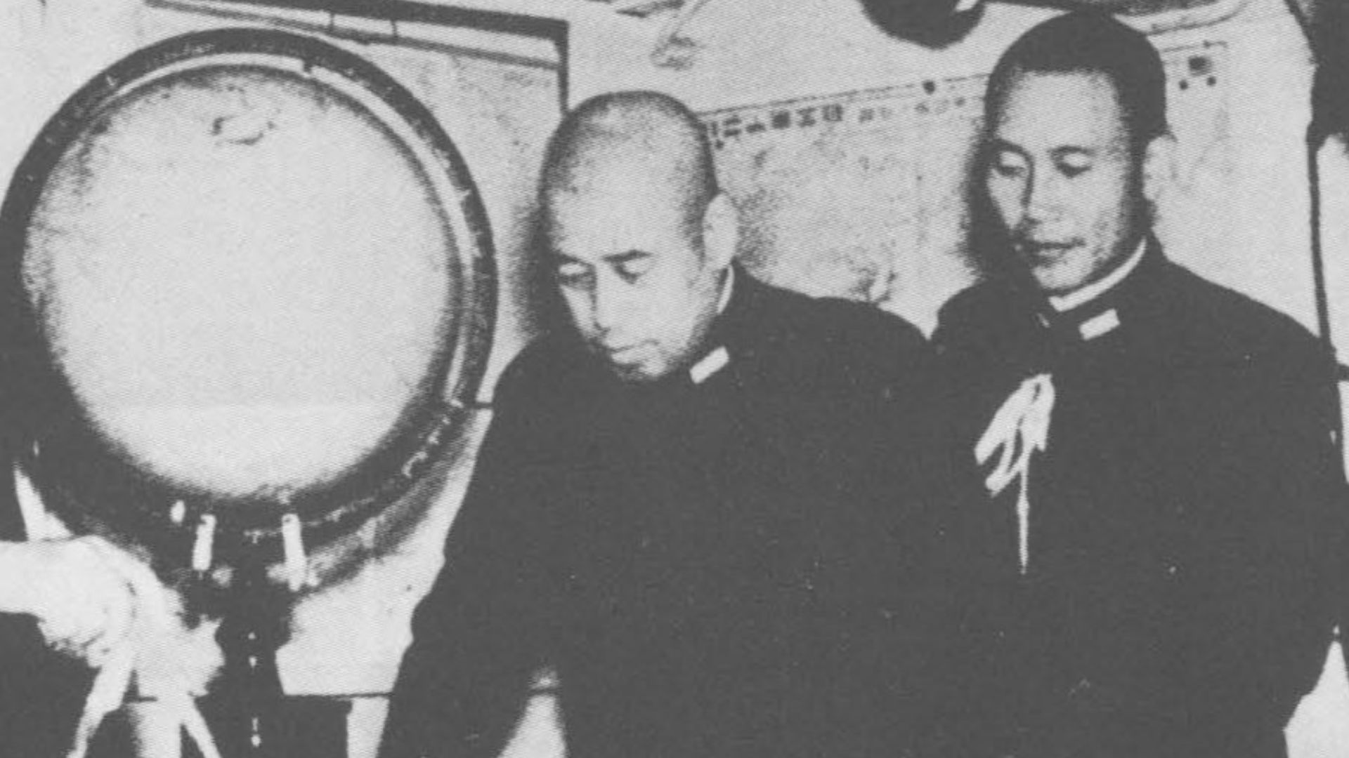 File:Yamamoto with staff on Nagato.jpg