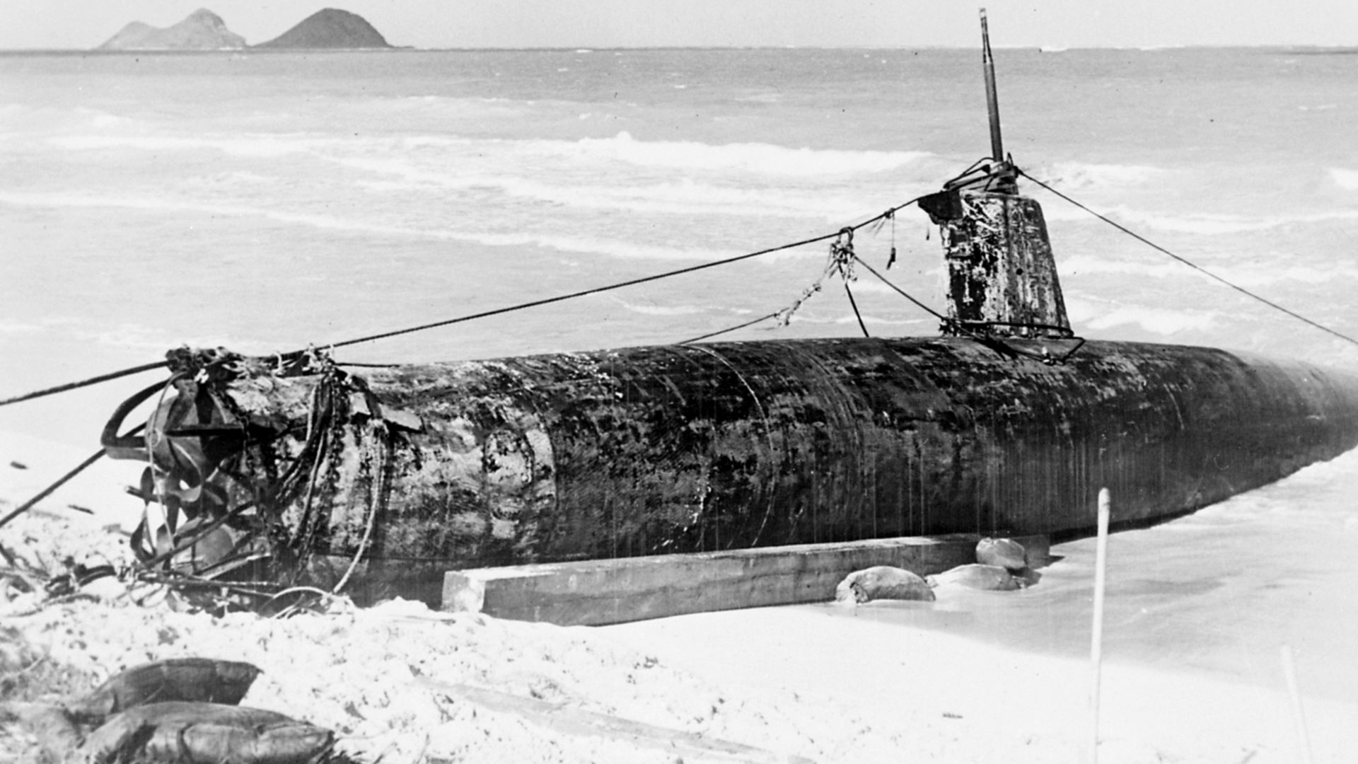 File:Attack on Pearl Harbor Japanese minisub.jpg