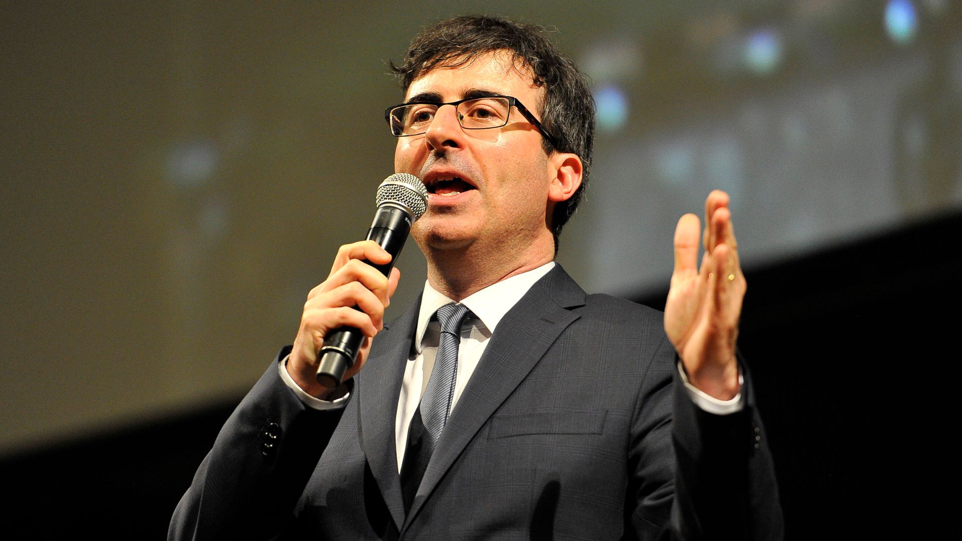 File:John Oliver 4.jpg