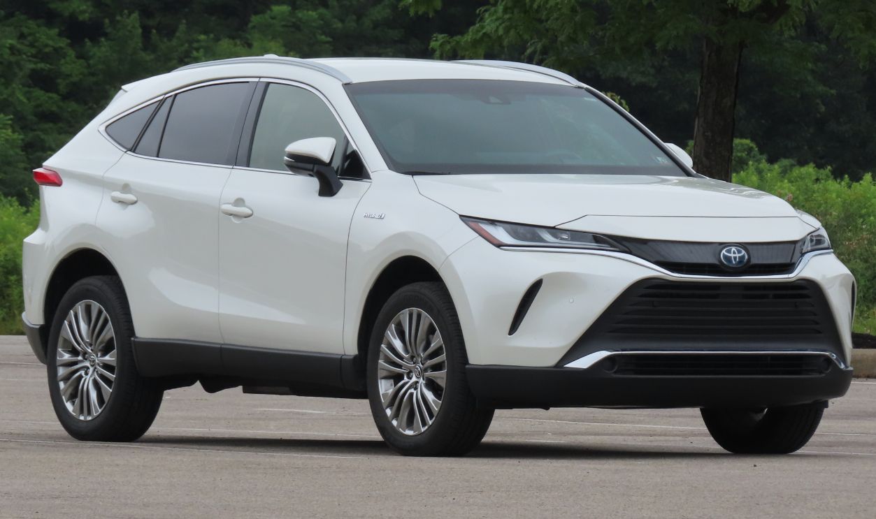  Toyota Venza XLE, front right