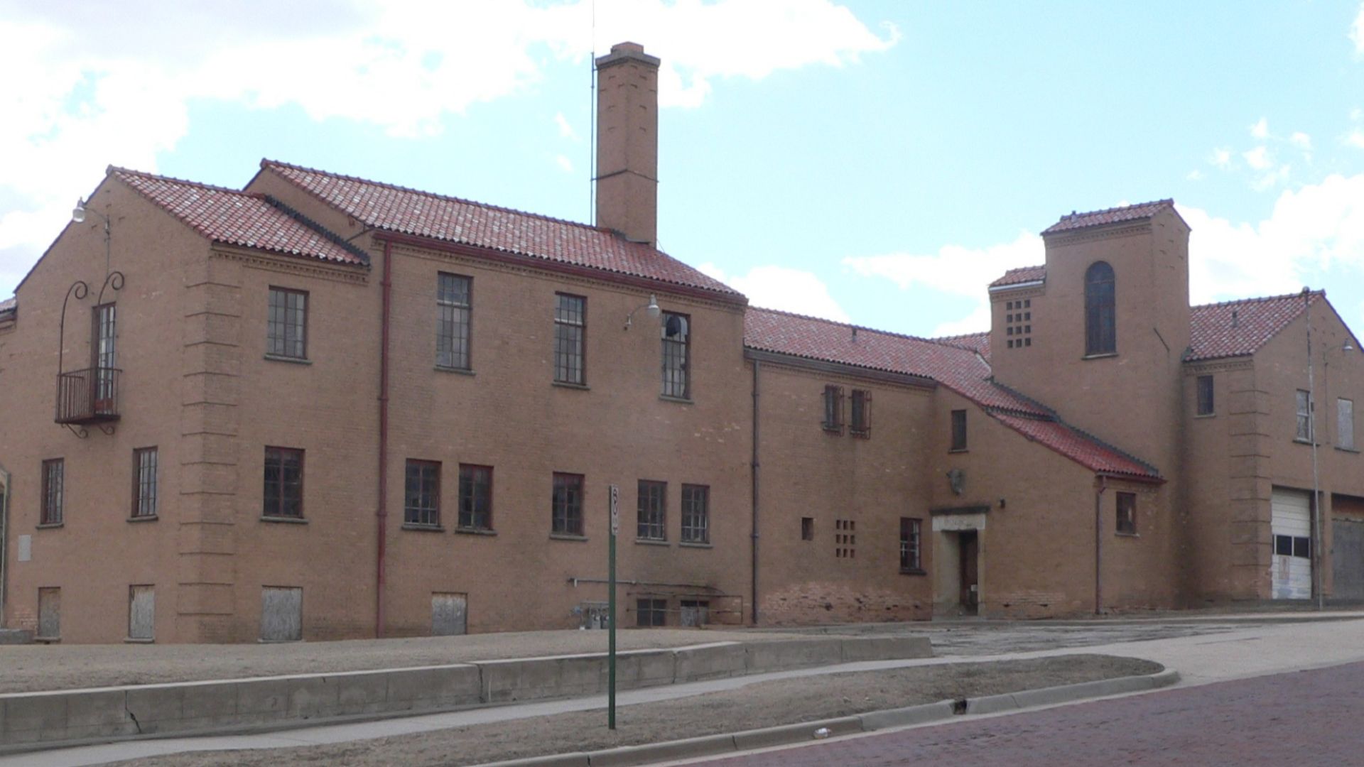 File:Dodge City Municipal Bldg from NE 2.JPG