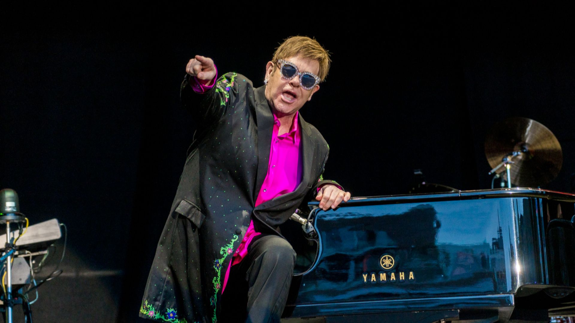 File:Elton John Palmesus 2017-1.jpg