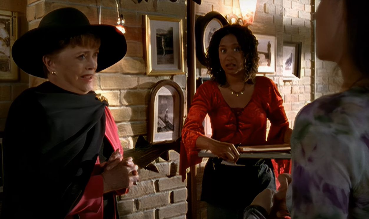 Wonderfalls (2004) - Episode 7 of 13 - 4K AI Remaster