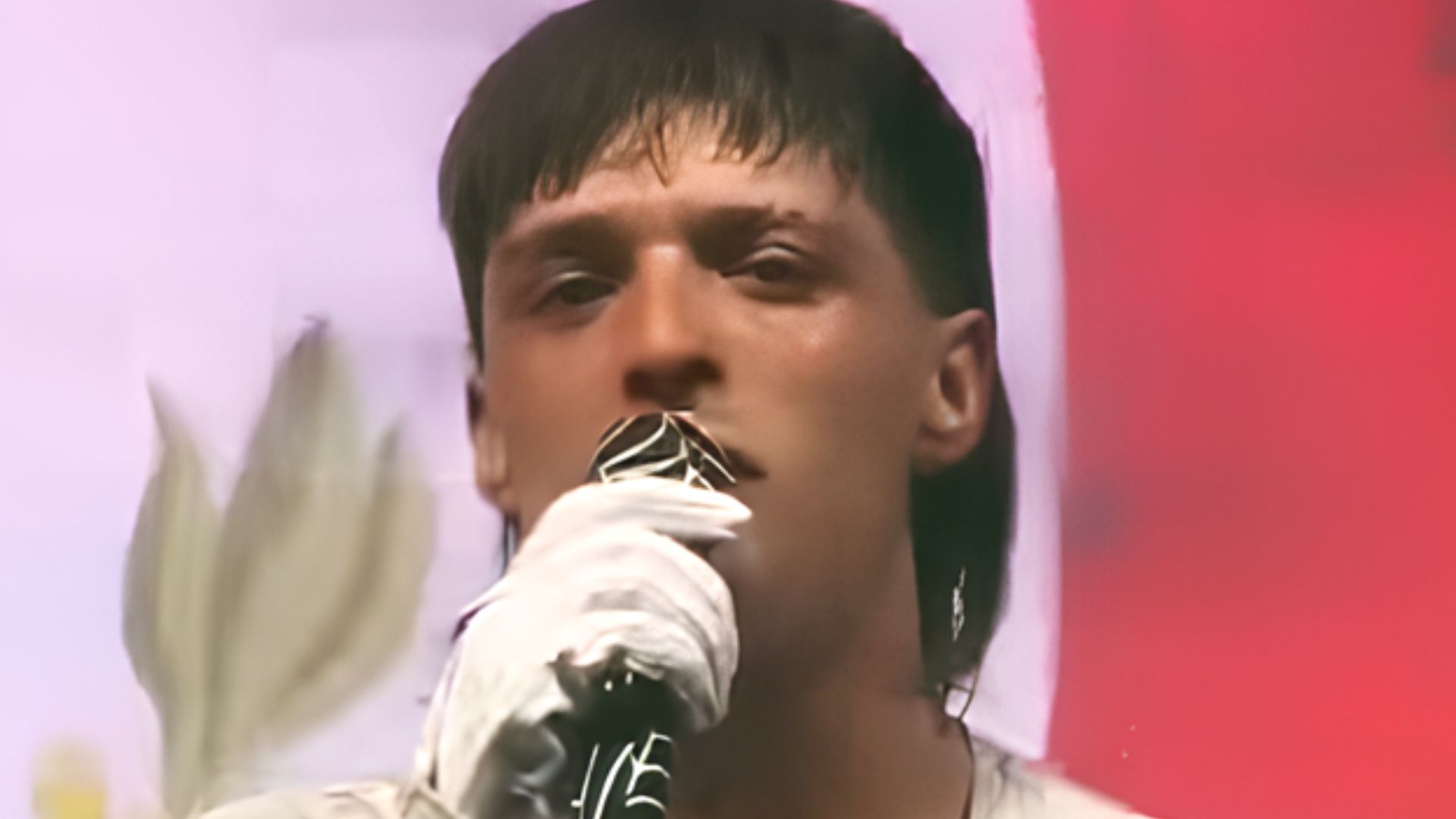 File:Peso Pluma concierto (cropped).png