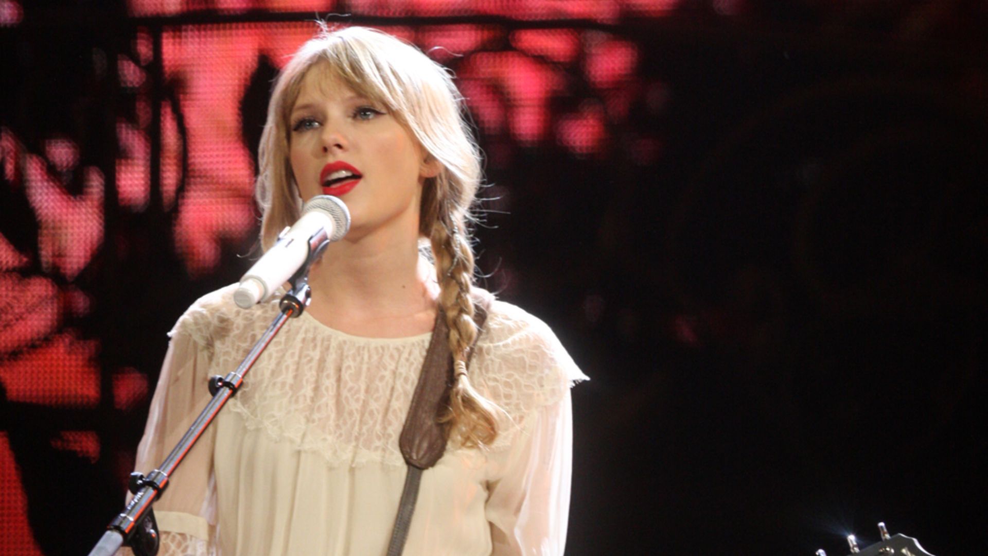 File:Taylor Swift (6820739088).jpg