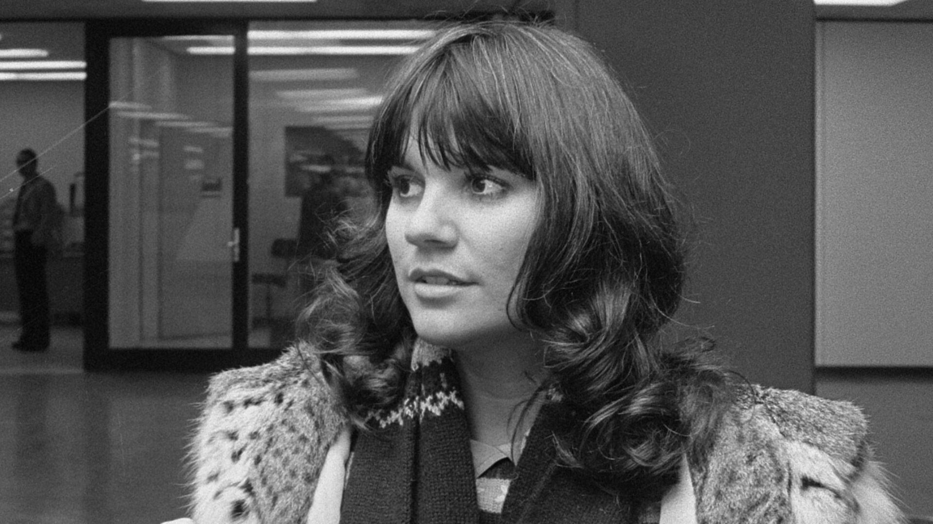 File:Linda Ronstadt 1976 (cropped).jpg