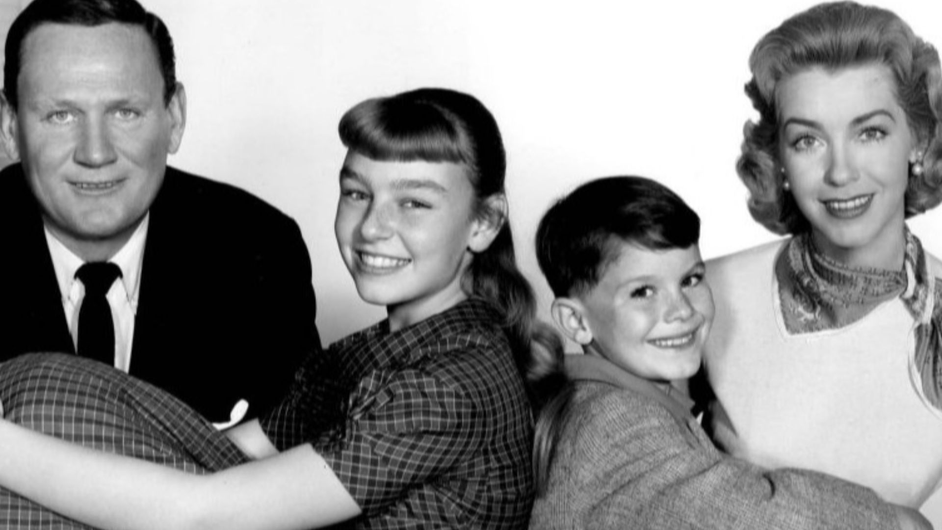 File:Wendell Corey, Patty McCormack, Ray Farrell, and Marsha Hunt from Peck's Bad Girl - 1959.jpg