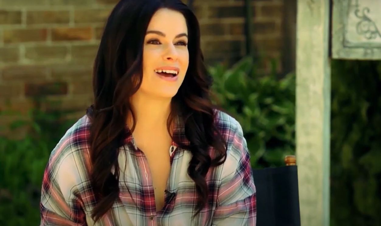 On set with Emily Hampshire - Stevie Budd - Schitt's Creek