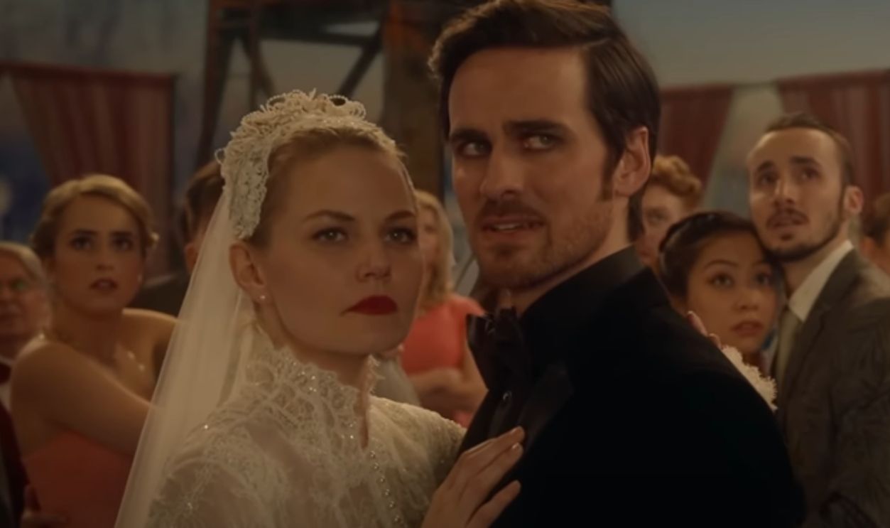 Emma Swan And Captain Hook (Once Upon A Time)