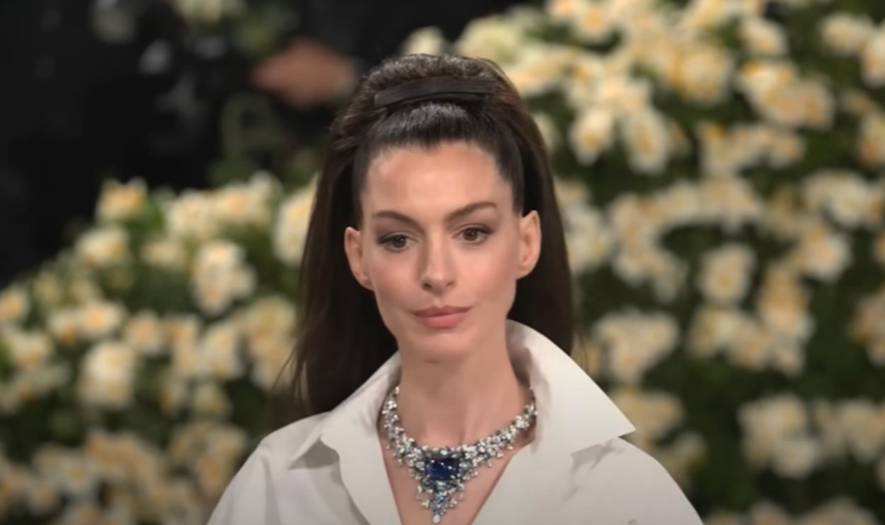 Anne Hathaway In Carolina Herrera