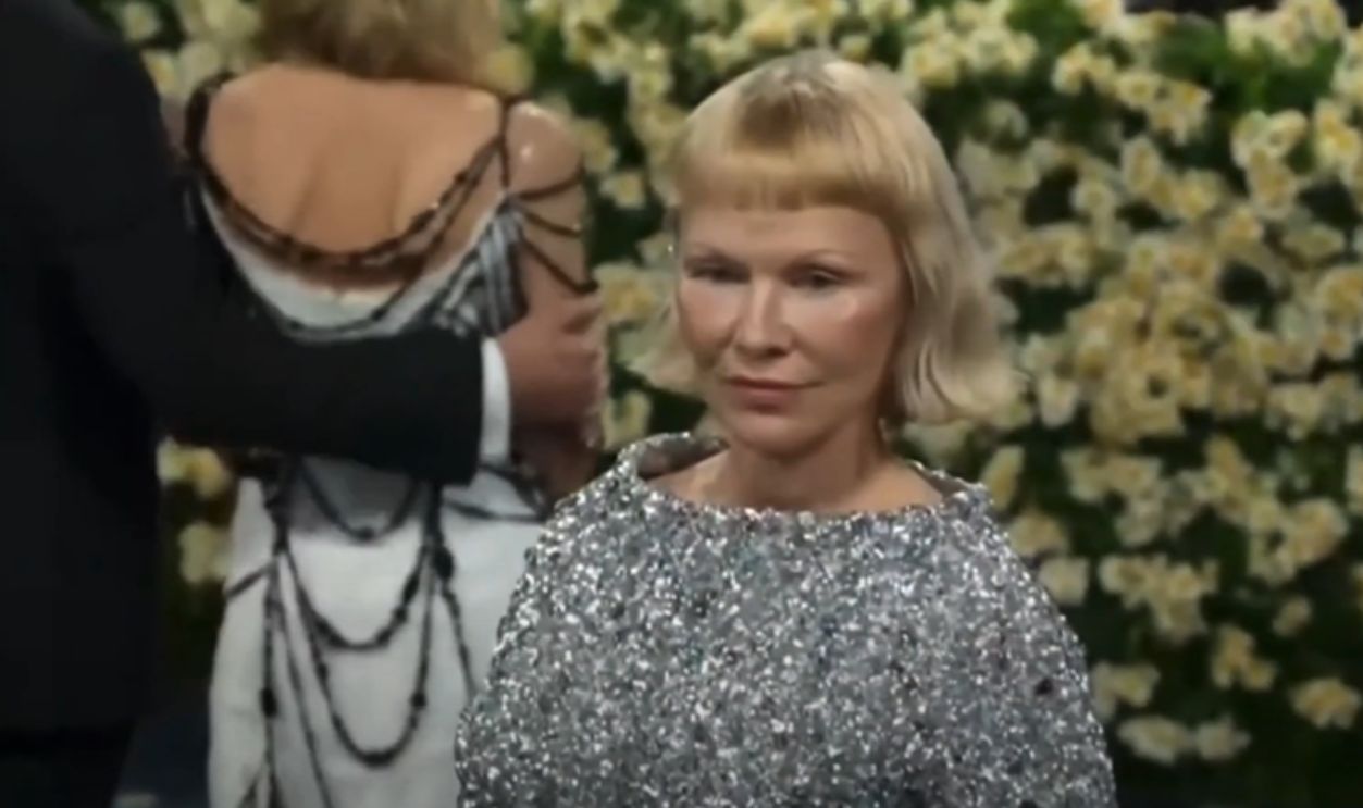 Pamela Anderson In Tory Burch