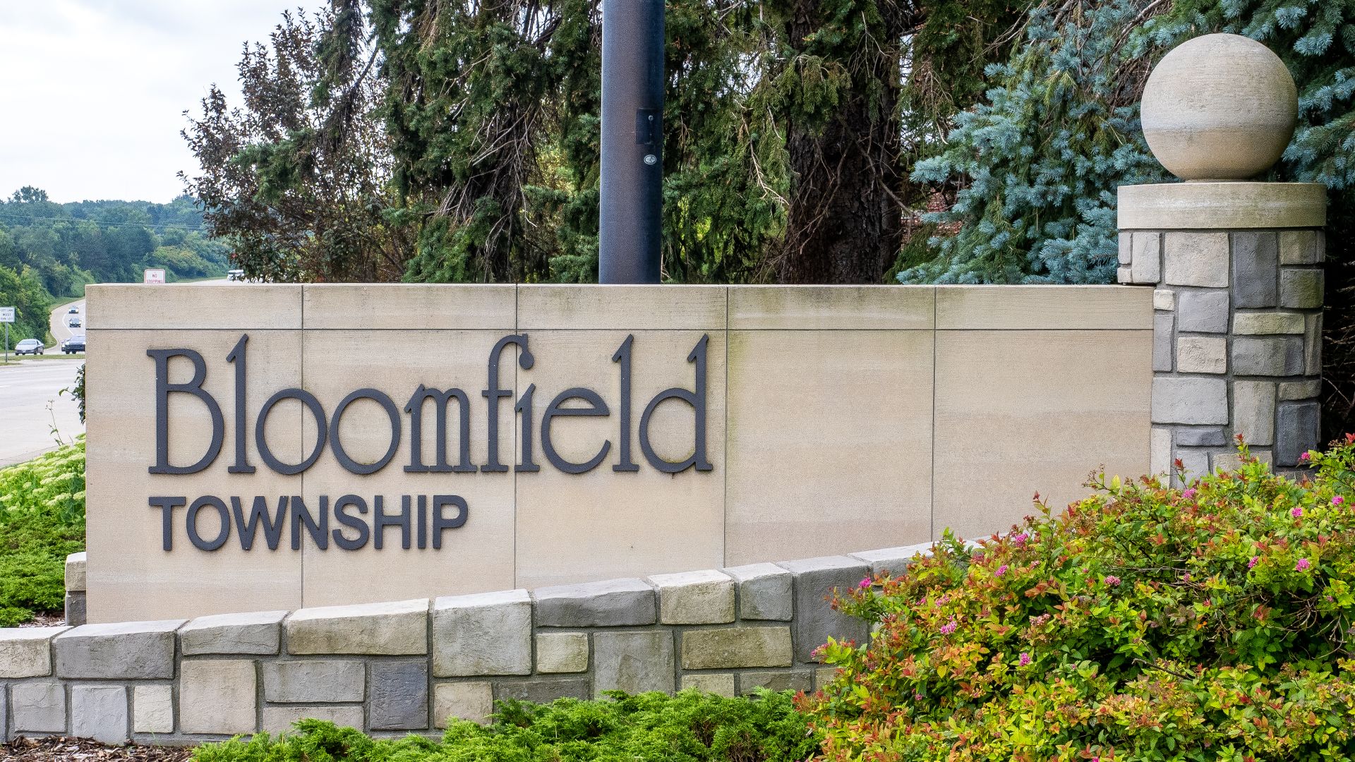 File:Bloomfield Township - City Sign (51363326276).jpg