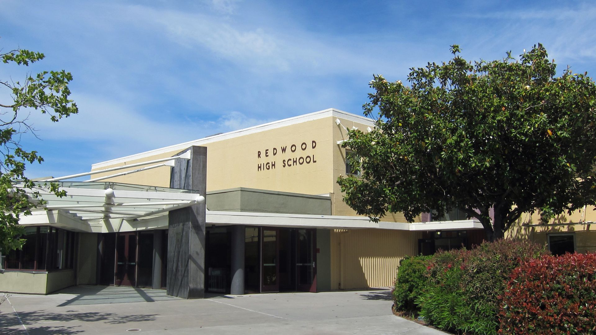 File:Redwood High School, Larkspur, California -- main entrance.jpg