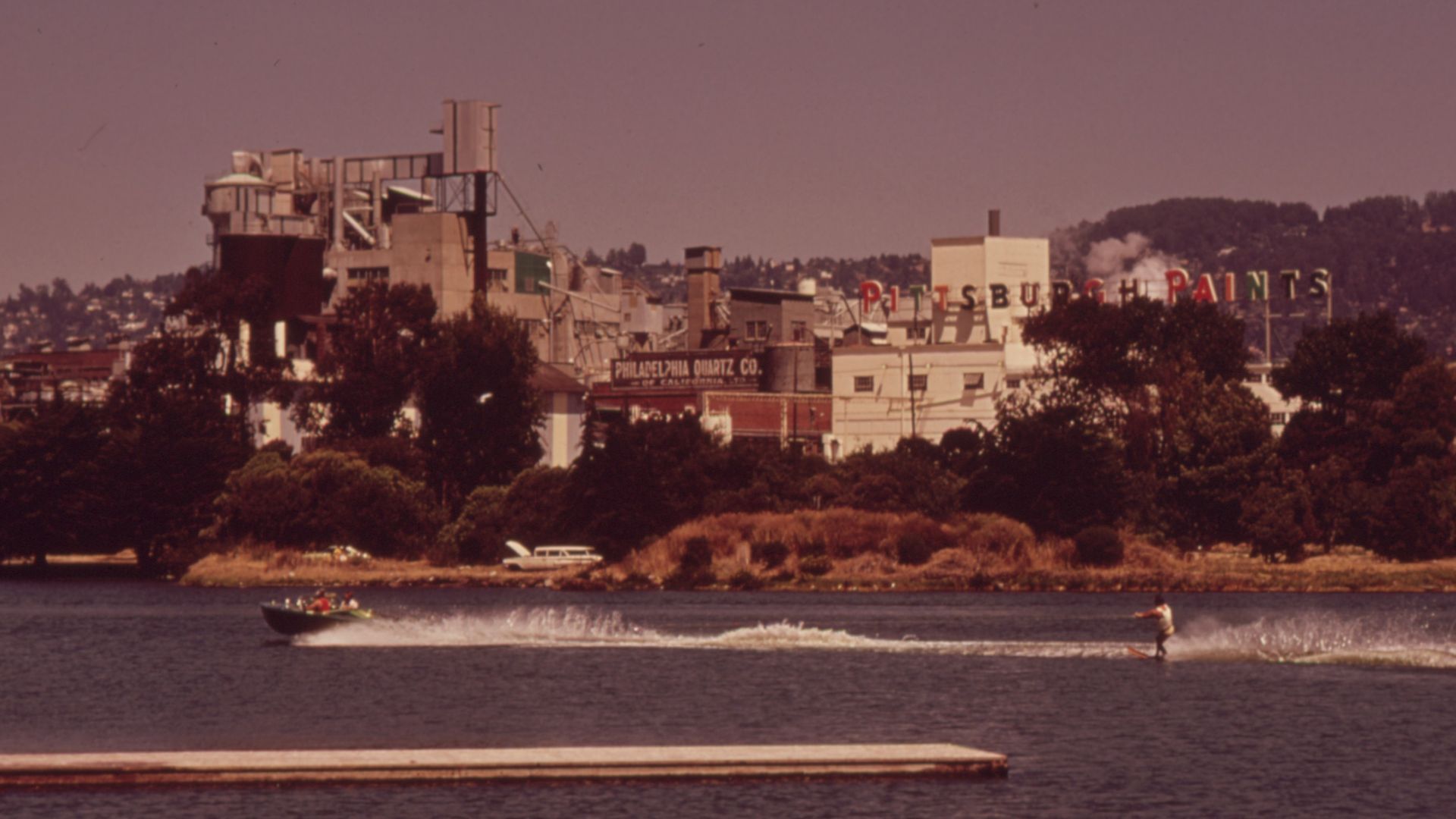 File:WATER SKIING - NARA - 544712.jpg