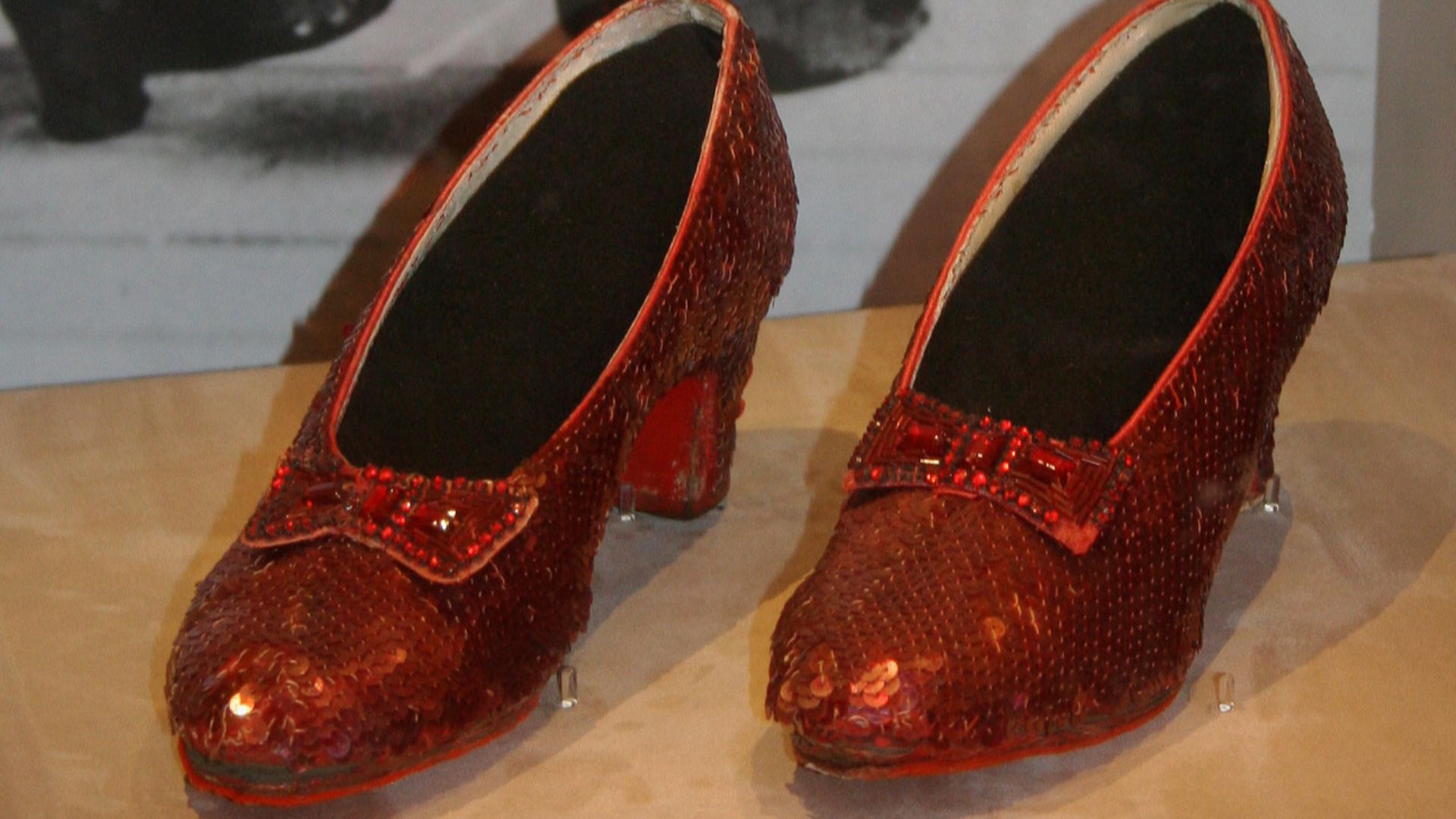File:Dorothy's Ruby Slippers, Wizard of Oz 1938.jpg