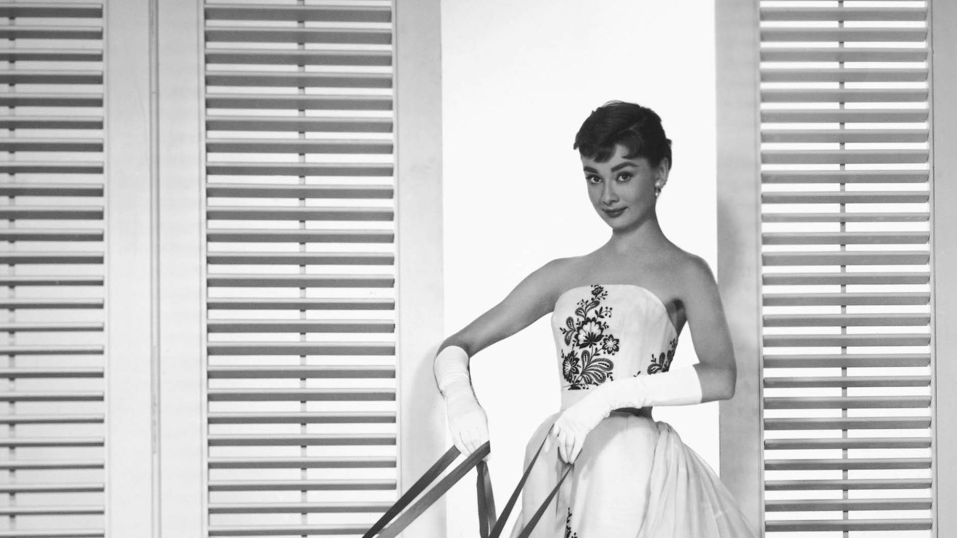 File:Audrey Hepburn − Sabrina (1954).jpg
