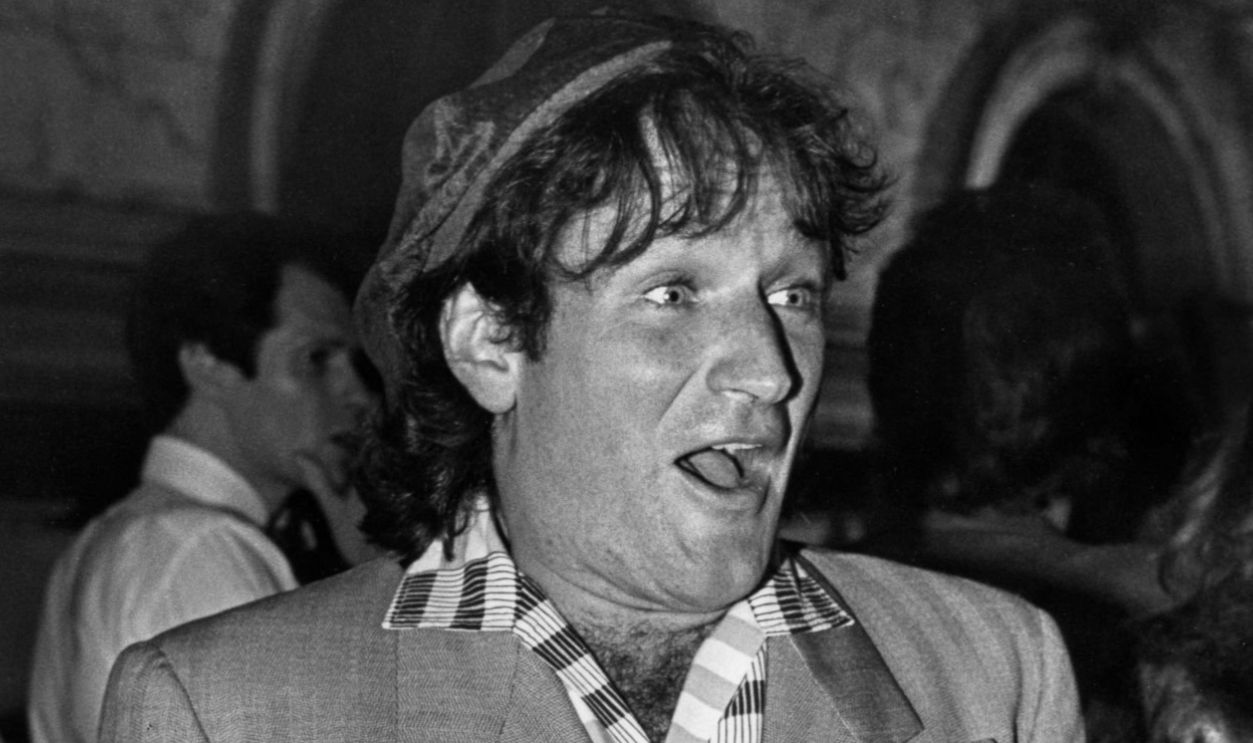 1320859431 - Robin Williams Attends Hollywood Party