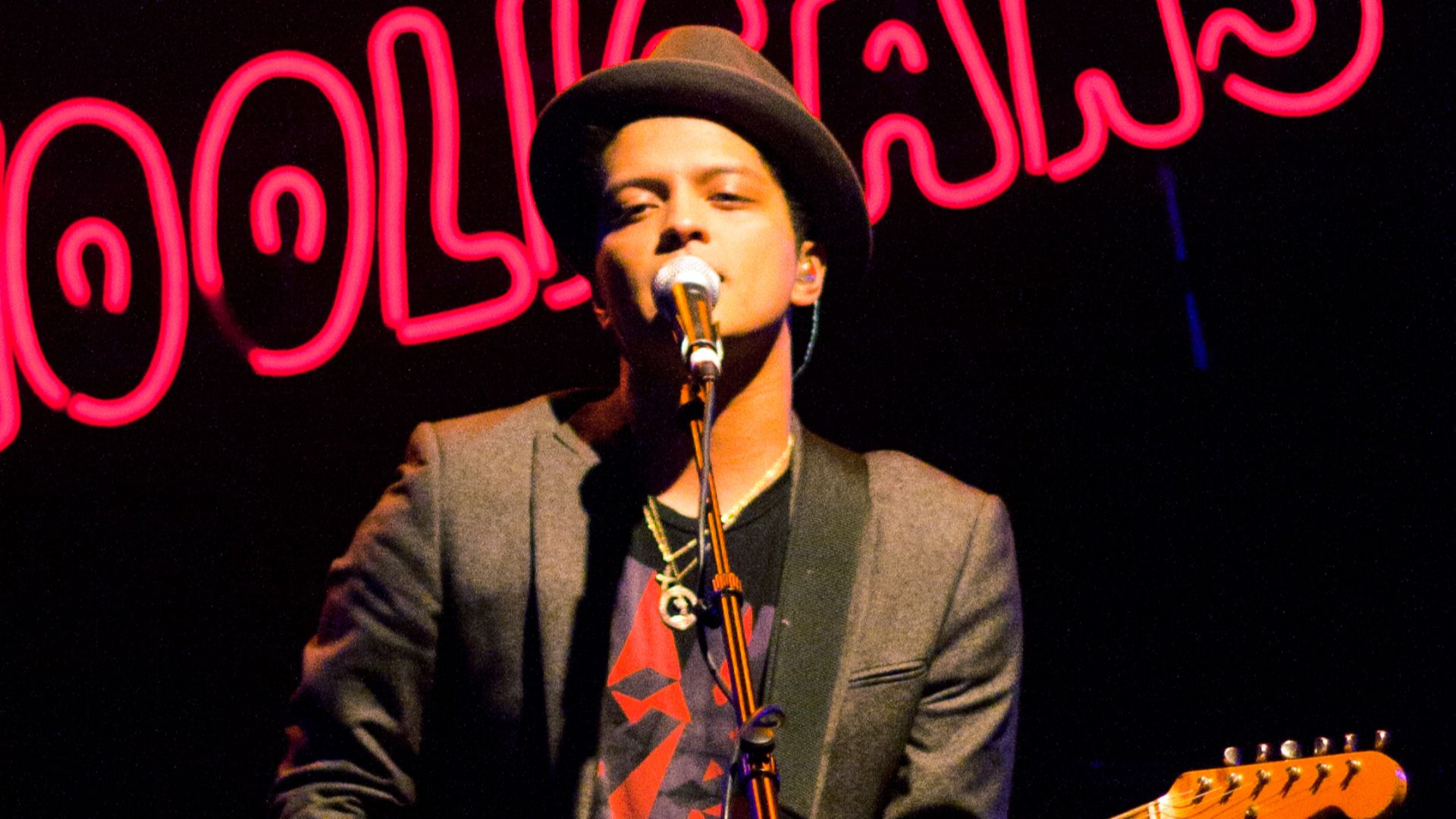 File:Bruno Mars 2010.jpg
