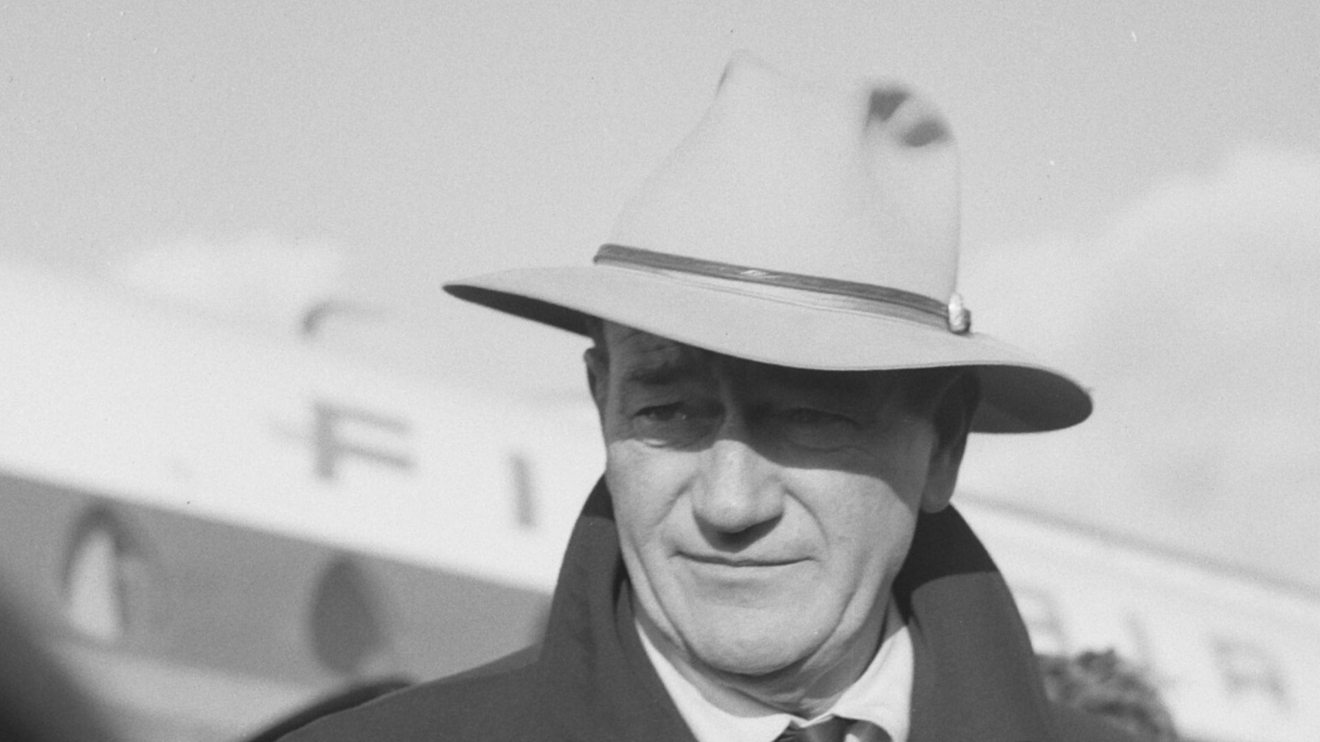 File:Aankomst John Wayne op Schiphol, Bestanddeelnr 911-7934.jpg