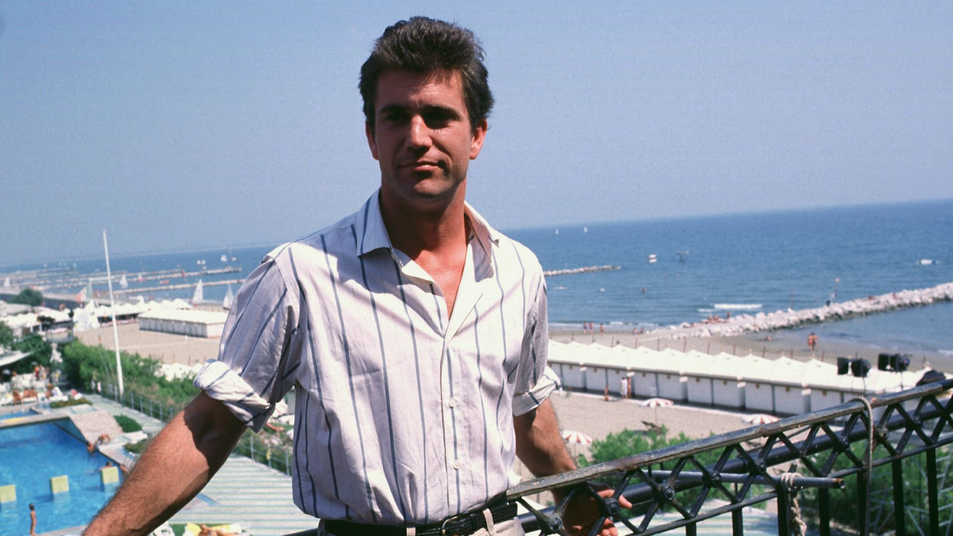 File:Mel Gibson, 1985 01.jpg