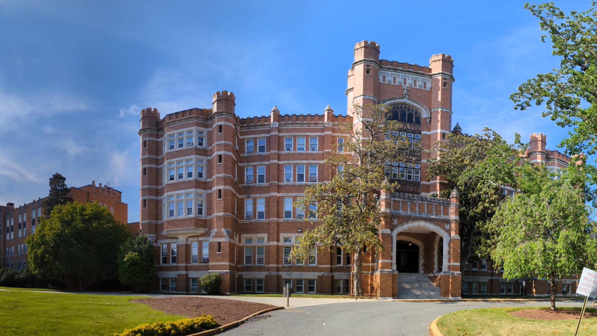 File:Howard University School of Law exterior in May 2023 panorama.jpg