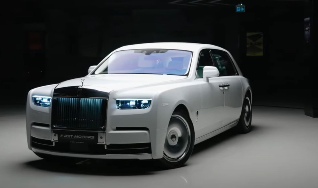 Rolls-Royce Phantom (2018, Extended Wheelbase, White) (Cont.)