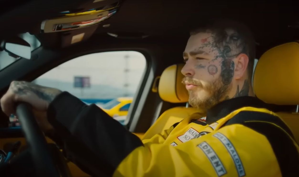 Rolls-Royce Cullinan Black Badge (2021, Black With Yellow Interior)