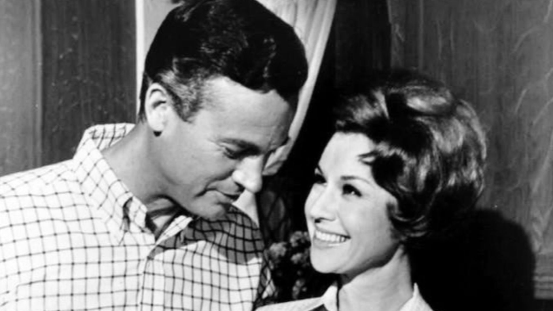 File:Mark Miller Patricia Crowley Please Dont Eat the Daisies 1966.JPG