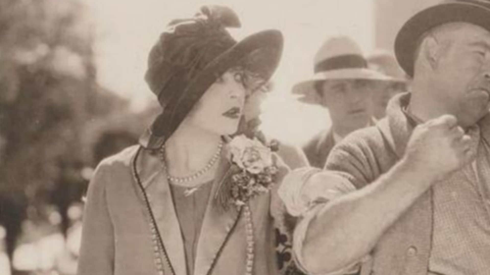 File:Laughing Ladies04.jpg