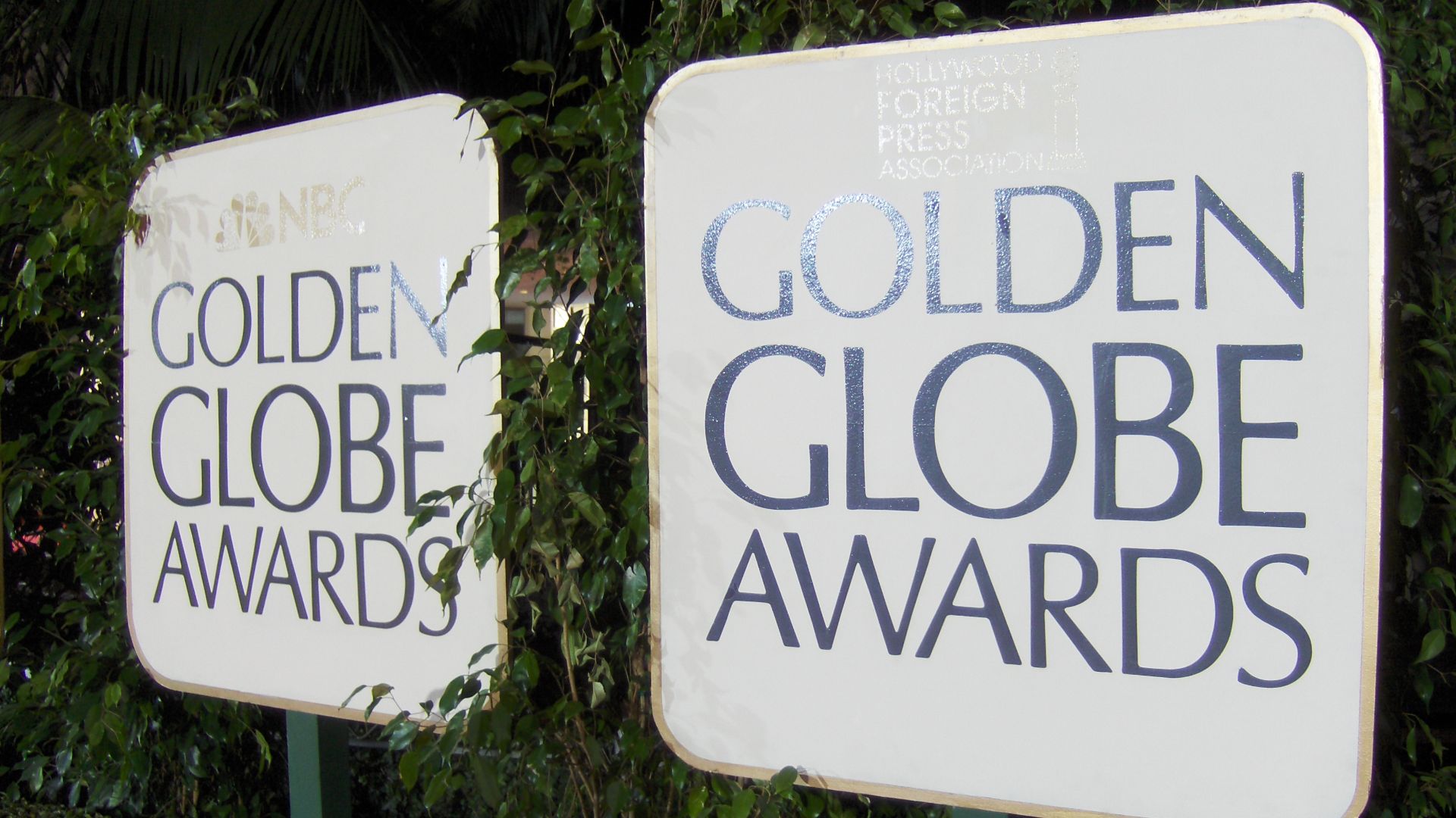 File:Golden Globe Awards signs.jpg