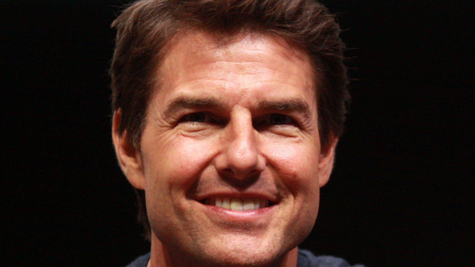File:Tom Cruise by Gage Skidmore.jpg
