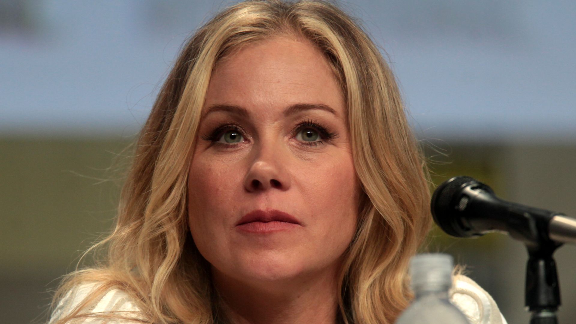 File:Christina Applegate 2014 Comic Con.jpg