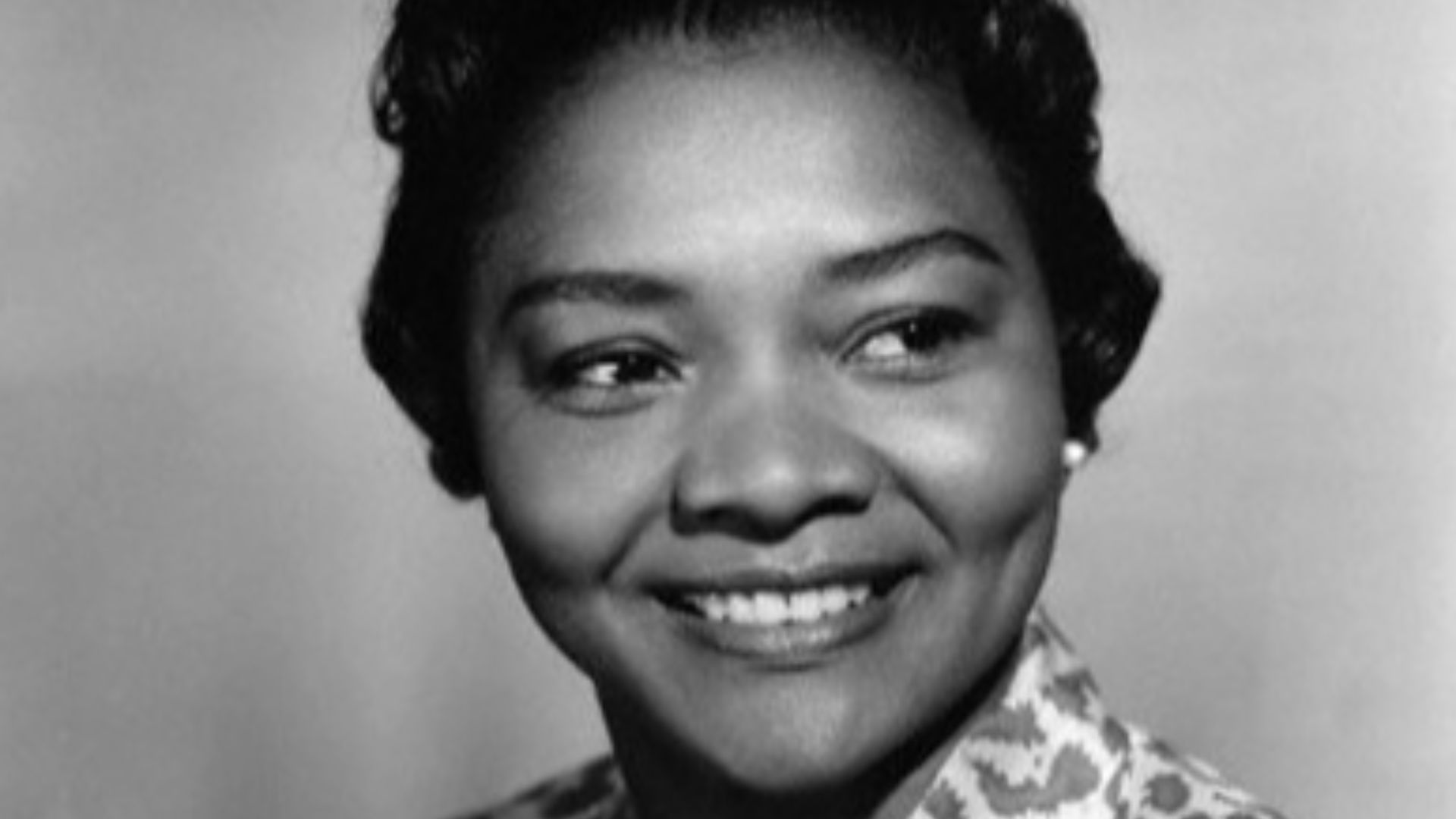 File:Studio publicity Moore Juanita.jpg