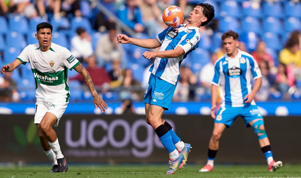 Charlie Patino of RC Deportivo de La Coruna controls the ball during the La Liga Hypermotion match between RC Deportivo de La Coruna and Elche CF at Estadio Abanca Riazor in A Coruna, Spain, on June 1, 2025.