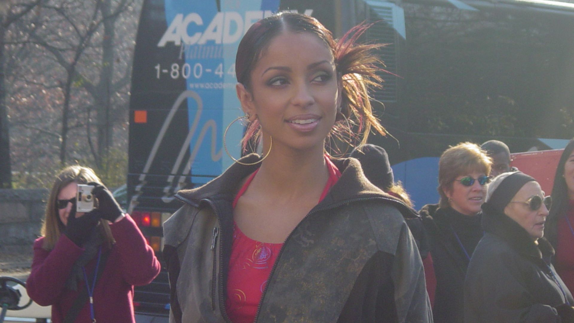 File:Mýa in 2003 at Macy's Thanksgiving Day Parade.jpg