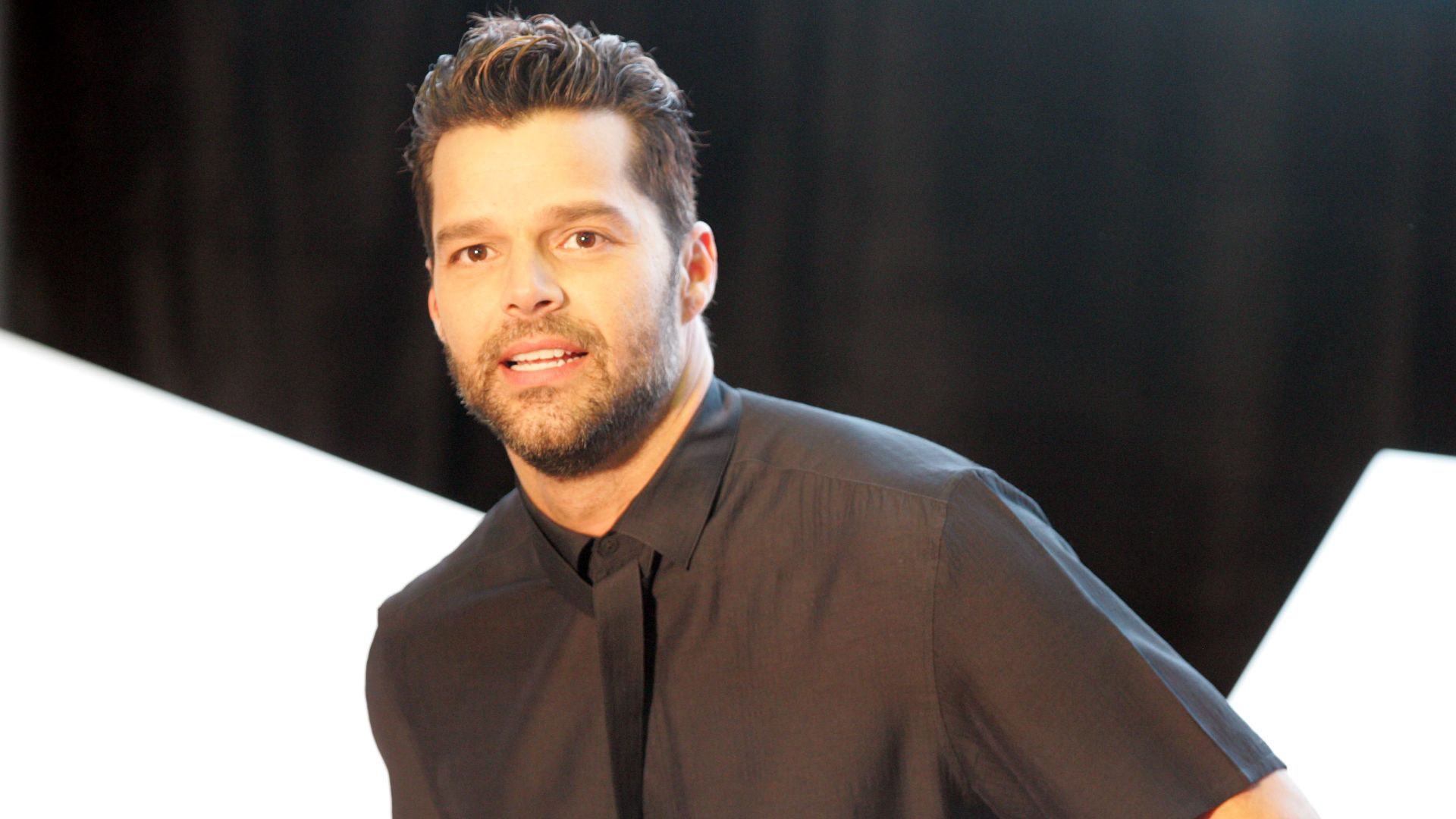 File:Ricky Martin in store appearance, Sydney Australia (2).jpg