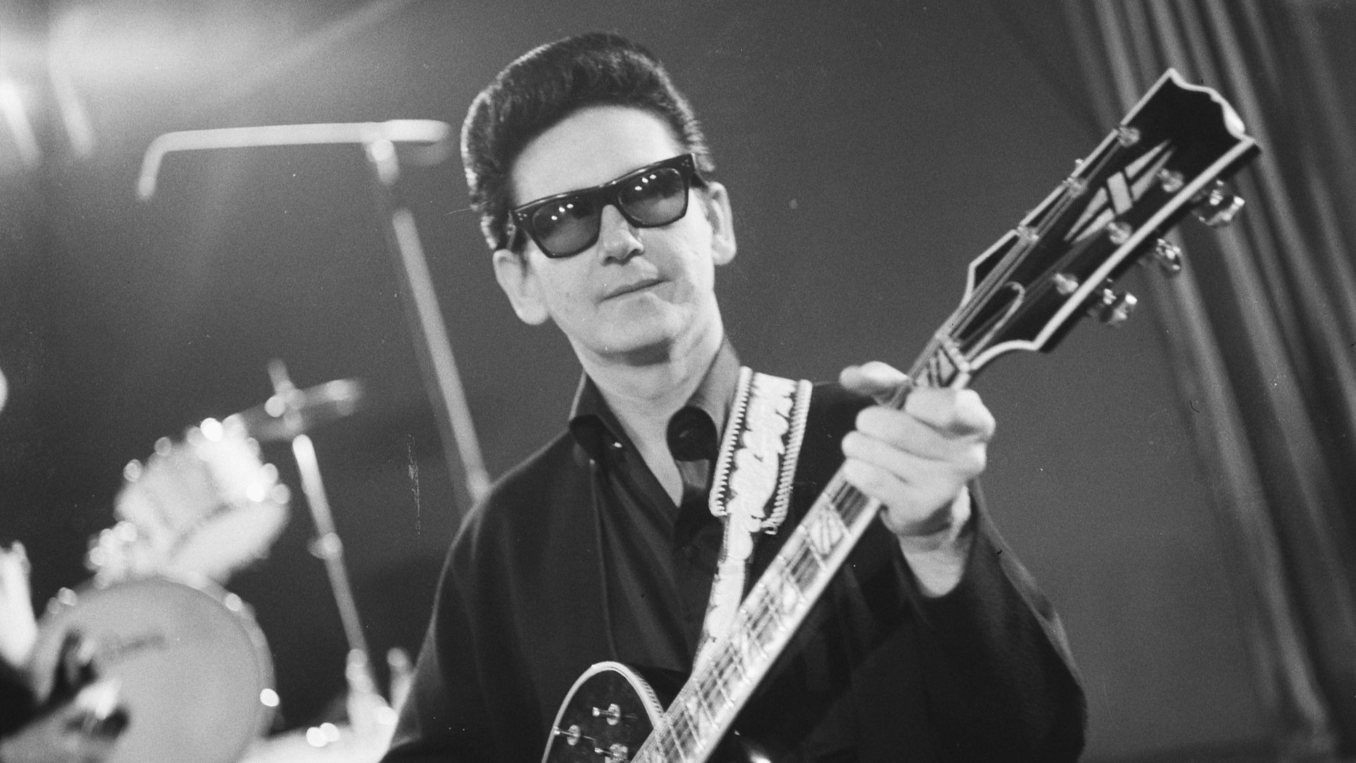 File:Roy Orbinson ontving gouden plaat voor Pretty Woman in Singel concertzaal, Roy, Bestanddeelnr 917-5750.jpg