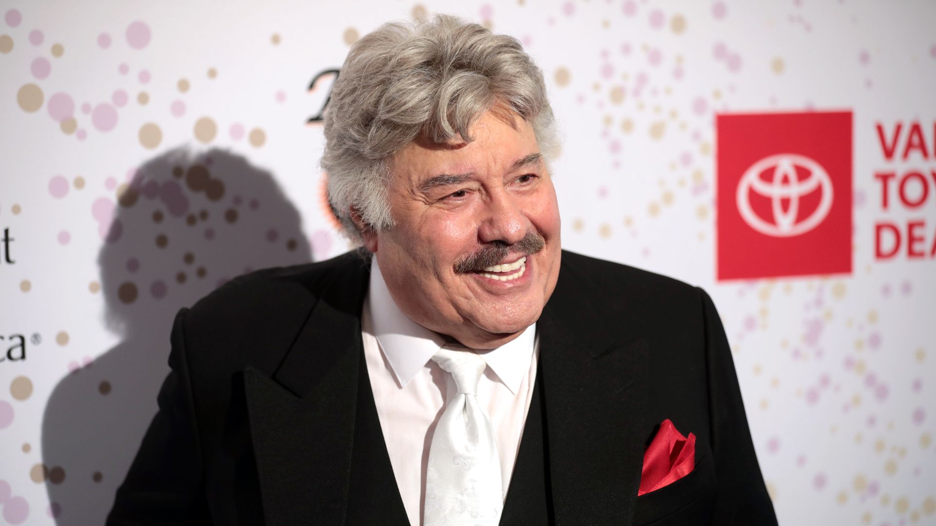 File:Tony Orlando (51936643621).jpg
