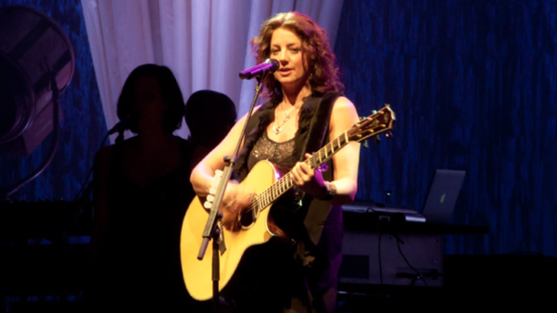 File:Sarah McLachlan and Friends, 12 February 2011 (5446584585).jpg