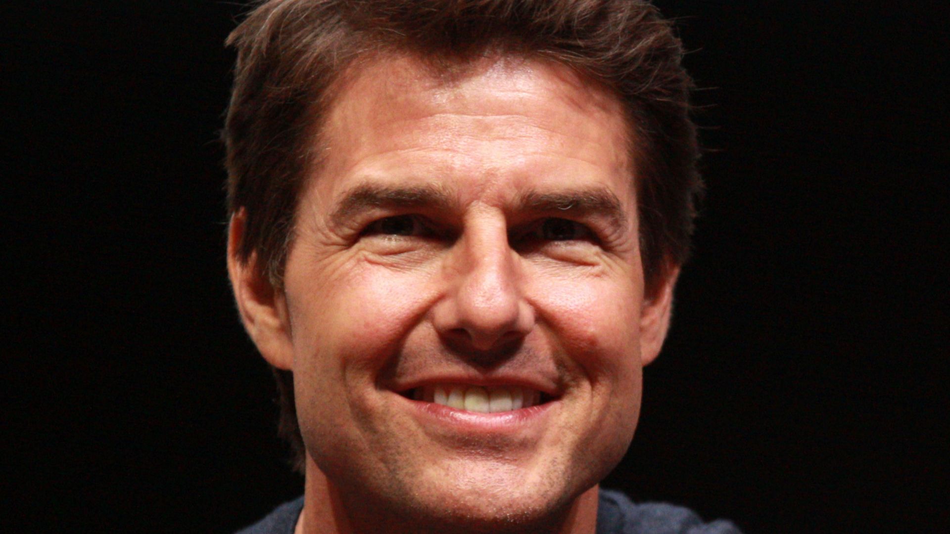 File:Tom Cruise by Gage Skidmore.jpg