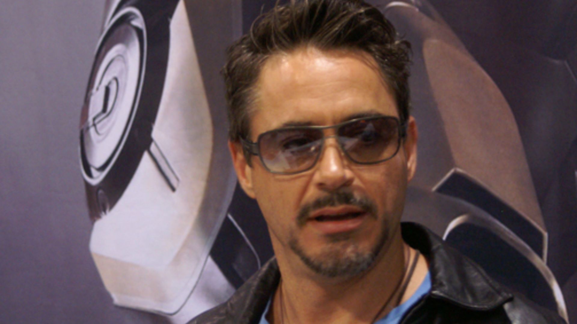 File:Robert Downey Jr at Comic Con 2007.jpg