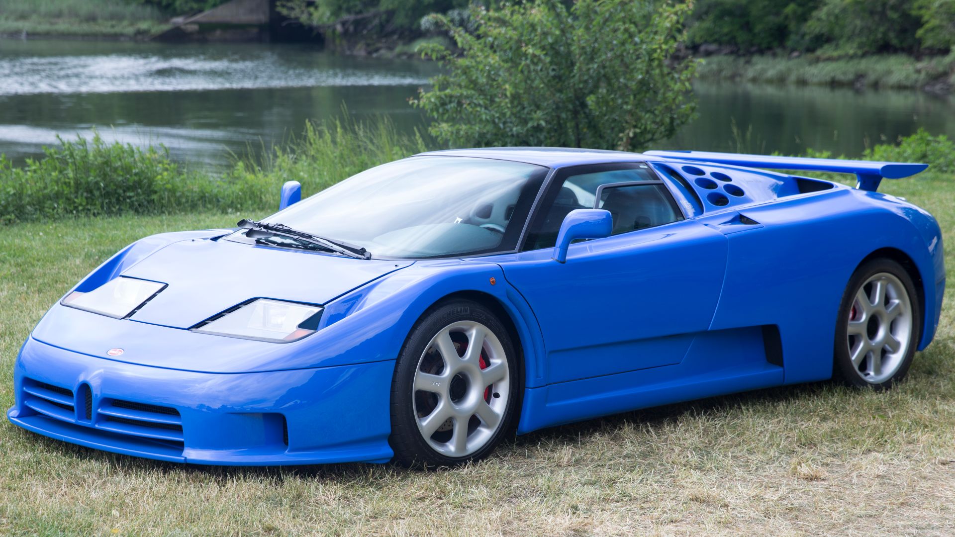 File:1995 Bugatti EB110SS in Blu Bugatti, front left (Greenwich).jpg