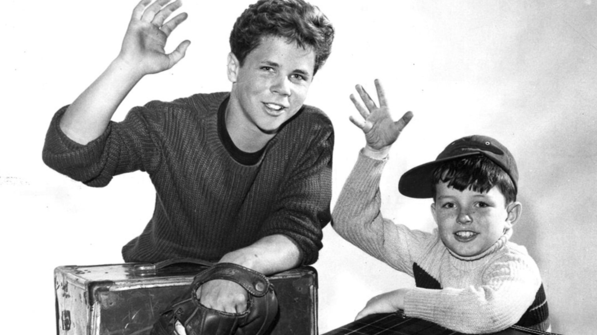 File:Leave it to Beaver 1958 Tony Dow Jerry Mathers.JPG