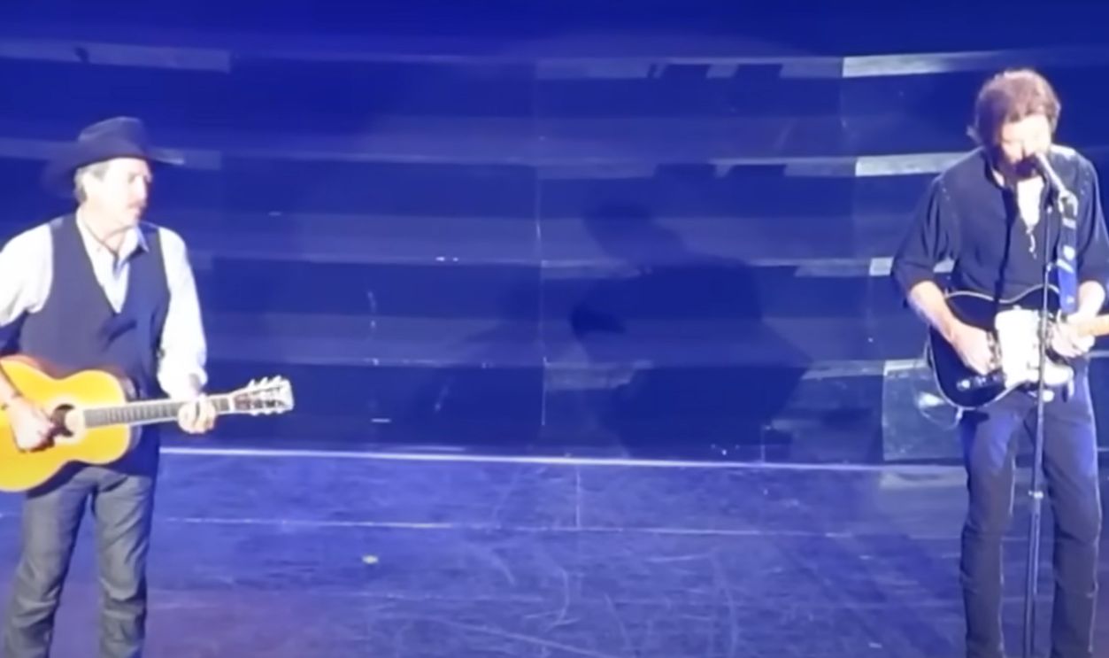 Brooks & Dunn With Reba McEntire “Cowgirls Don’t Cry”