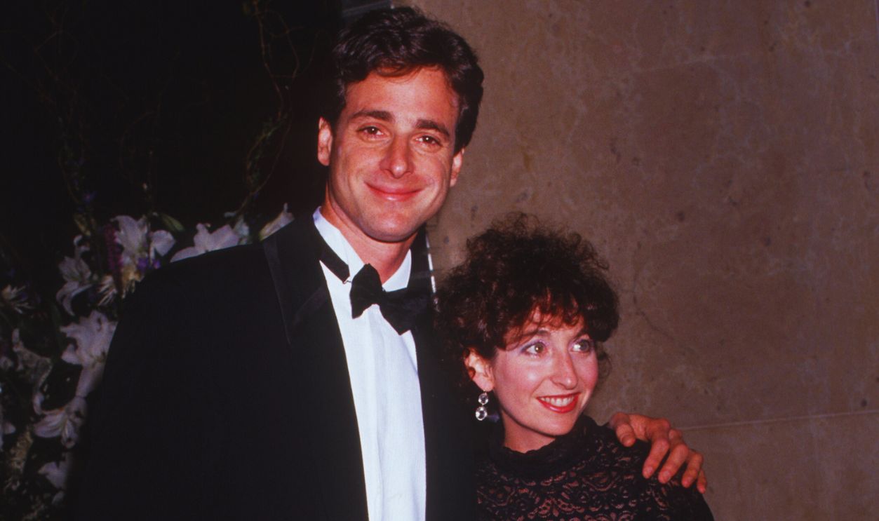 Bob Saget wrote daily texts to his comedian friends just to say he loved  them. He passed in 2022, but some of his friends still text him today., image size:1253x743