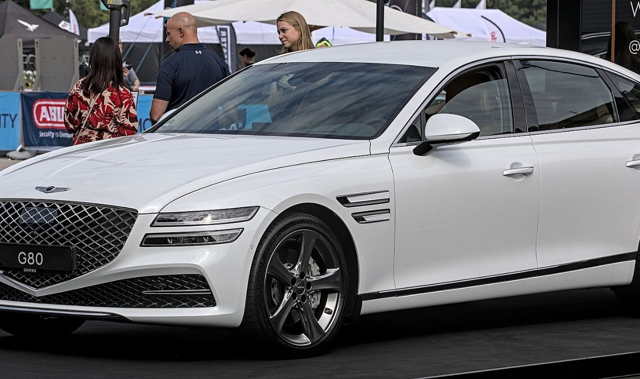 Genesis model display